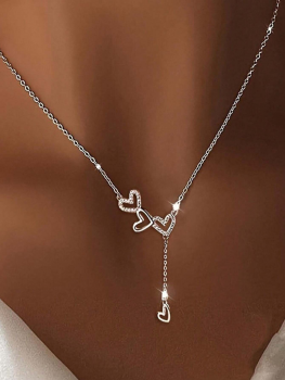 Elegante, minimalistische Halskette mit drei Herzquasten